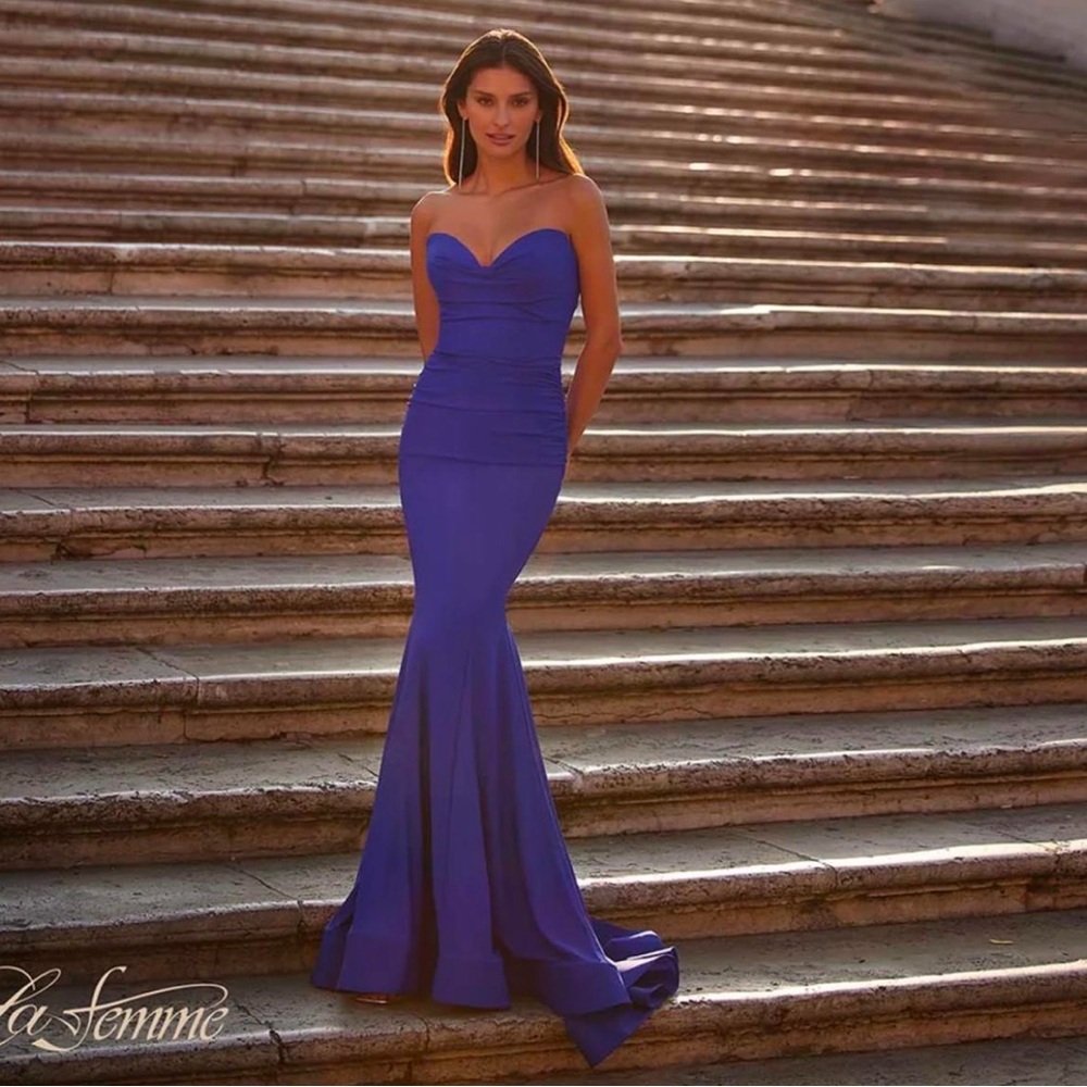 Elegant Blue Strapless Gown